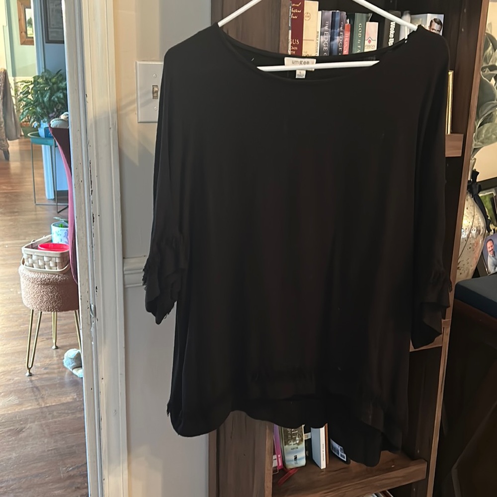 Black Umgee top